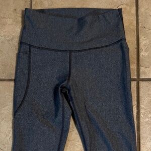 Women's Under Armour XS Gray Athletic Capri Leggings Stretch Compression Sports